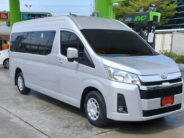 микроавтобус Toyota Commuter в Паттайю из аэропорта, 2022 год выпуска