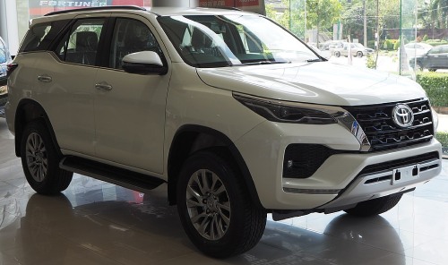 Outlander Toyota Fortuner